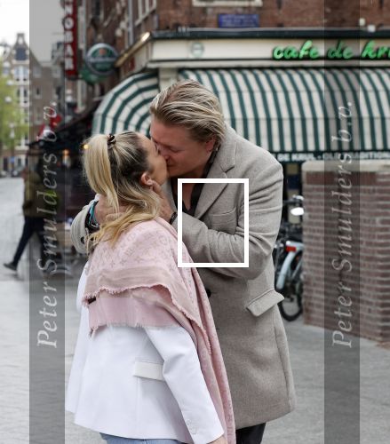 Amsterdam 15 mei 2021
Thomas Berge met zijn nieuwe vriendin Elianne Zweipfenning in het centrum van Amsterdam.