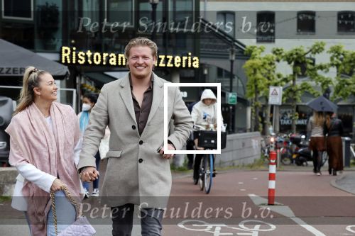 Amsterdam 15 mei 2021
Thomas Berge met zijn nieuwe vriendin Elianne Zweipfenning in het centrum van Amsterdam.
