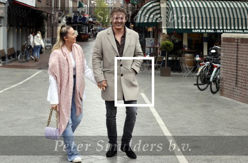 Amsterdam 15 mei 2021
Thomas Berge met zijn nieuwe vriendin Elianne Zweipfenning in het centrum van Amsterdam.