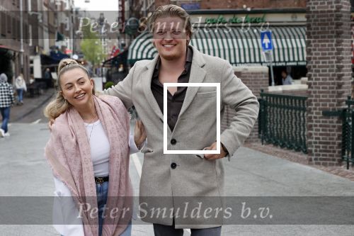 Amsterdam 15 mei 2021
Thomas Berge met zijn nieuwe vriendin Elianne Zweipfenning in het centrum van Amsterdam.