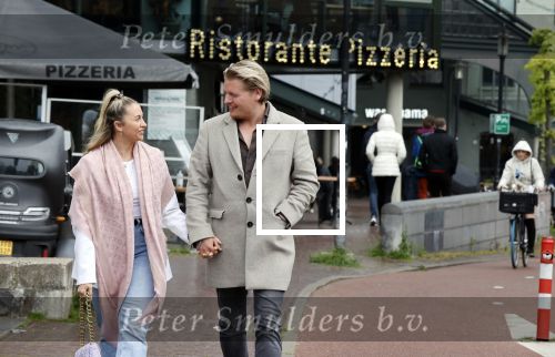 Amsterdam 15 mei 2021
Thomas Berge met zijn nieuwe vriendin Elianne Zweipfenning in het centrum van Amsterdam.