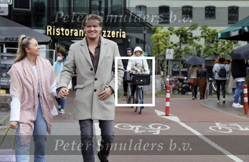 Amsterdam 15 mei 2021
Thomas Berge met zijn nieuwe vriendin Elianne Zweipfenning in het centrum van Amsterdam.