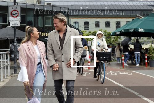 Amsterdam 15 mei 2021
Thomas Berge met zijn nieuwe vriendin Elianne Zweipfenning in het centrum van Amsterdam.