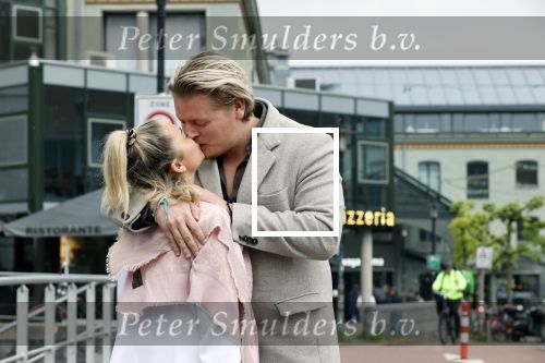 Amsterdam 15 mei 2021
Thomas Berge met zijn nieuwe vriendin Elianne Zweipfenning in het centrum van Amsterdam.