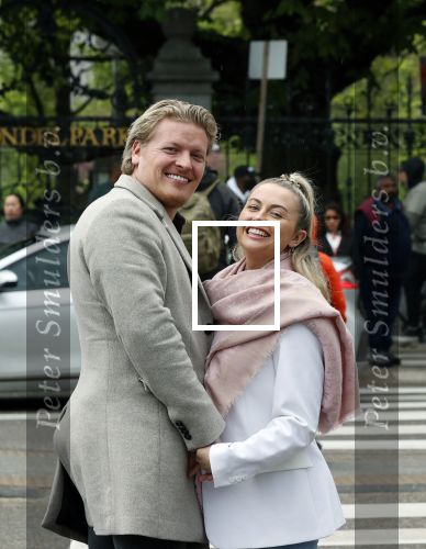 Amsterdam 15 mei 2021
Thomas Berge met zijn nieuwe vriendin Elianne Zweipfenning in het centrum van Amsterdam.