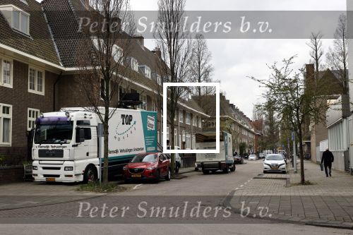 Amsterdam / Huizen 8 april 2021
Tom Egbers en janke Dekker verhuizen van Amsterdam naarHuizen . Een verhuisbedrijf verzorgt de verhuizing van het oude naar nieuwe huis.