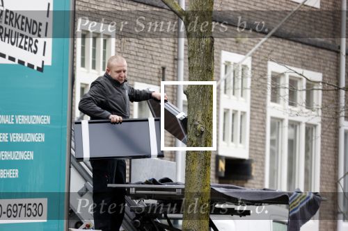 Amsterdam / Huizen 8 april 2021
Tom Egbers en janke Dekker verhuizen van Amsterdam naarHuizen . Een verhuisbedrijf verzorgt de verhuizing van het oude naar nieuwe huis.
