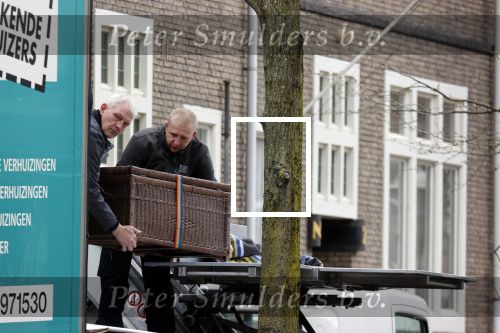 Amsterdam / Huizen 8 april 2021
Tom Egbers en janke Dekker verhuizen van Amsterdam naarHuizen . Een verhuisbedrijf verzorgt de verhuizing van het oude naar nieuwe huis.