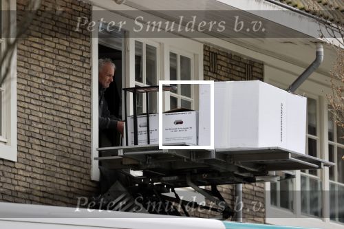 Amsterdam / Huizen 8 april 2021
Tom Egbers en janke Dekker verhuizen van Amsterdam naarHuizen . Een verhuisbedrijf verzorgt de verhuizing van het oude naar nieuwe huis.