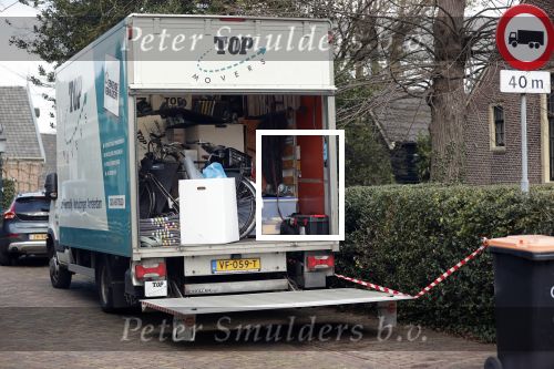 Amsterdam / Huizen 8 april 2021
Tom Egbers en janke Dekker verhuizen van Amsterdam naarHuizen . Een verhuisbedrijf verzorgt de verhuizing van het oude naar nieuwe huis.
