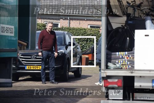 Amsterdam / Huizen 8 april 2021
Tom Egbers en janke Dekker verhuizen van Amsterdam naarHuizen . Een verhuisbedrijf verzorgt de verhuizing van het oude naar nieuwe huis.