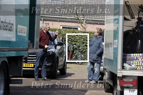 Amsterdam / Huizen 8 april 2021
Tom Egbers en janke Dekker verhuizen van Amsterdam naarHuizen . Een verhuisbedrijf verzorgt de verhuizing van het oude naar nieuwe huis.