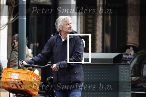 Amsterdam 9 april 2021
Victor Reinier met zijn dochter op de fiets in Amsterdam zuid