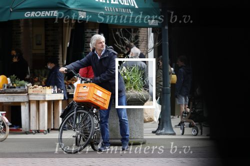 Amsterdam 9 april 2021
Victor Reinier met zijn dochter op de fiets in Amsterdam zuid