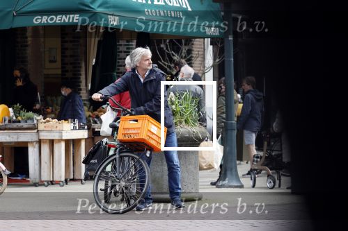 Amsterdam 9 april 2021
Victor Reinier met zijn dochter op de fiets in Amsterdam zuid