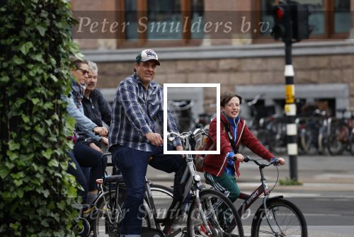 Amsterdam 20 mei 2021
Vincent Croiset met zijn zoon op de fiets in Amsterdam zuid