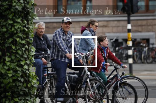 Amsterdam 20 mei 2021
Vincent Croiset met zijn zoon op de fiets in Amsterdam zuid