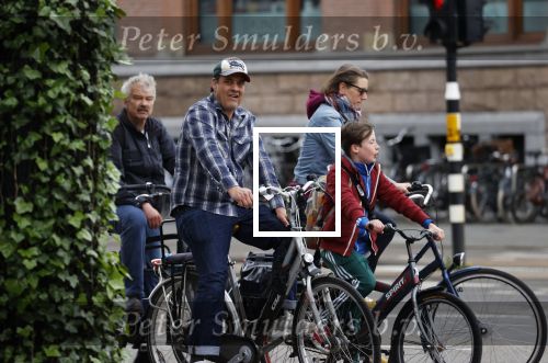 Amsterdam 20 mei 2021
Vincent Croiset met zijn zoon op de fiets in Amsterdam zuid