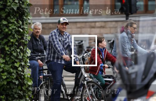 Amsterdam 20 mei 2021
Vincent Croiset met zijn zoon op de fiets in Amsterdam zuid