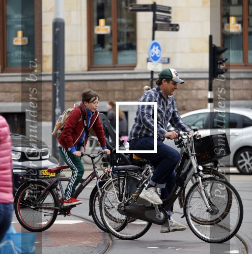 Amsterdam 20 mei 2021
Vincent Croiset met zijn zoon op de fiets in Amsterdam zuid