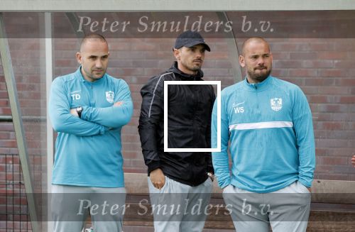 Utrecht 16 mei 2021
Eerste dag van de Sneijder Acadamy . De voetbalschool wordt geleid door Wesley Sneijder Rodney Sneijder  Tarik Divarci en Reduan Diba . Ze trainen op de velden van DHSC. Ook de zoon van Wesley Jessey traint mee.