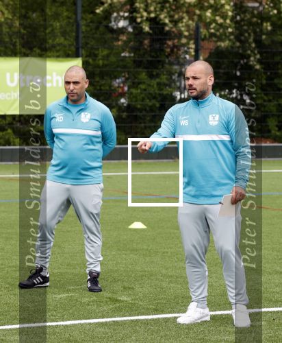 Utrecht 16 mei 2021
Eerste dag van de Sneijder Acadamy . De voetbalschool wordt geleid door Wesley Sneijder Rodney Sneijder  Tarik Divarci en Reduan Diba . Ze trainen op de velden van DHSC. Ook de zoon van Wesley Jessey traint mee.
