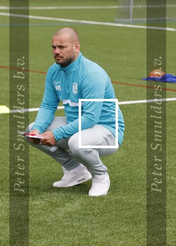 Utrecht 16 mei 2021
Eerste dag van de Sneijder Acadamy . De voetbalschool wordt geleid door Wesley Sneijder Rodney Sneijder  Tarik Divarci en Reduan Diba . Ze trainen op de velden van DHSC. Ook de zoon van Wesley Jessey traint mee.