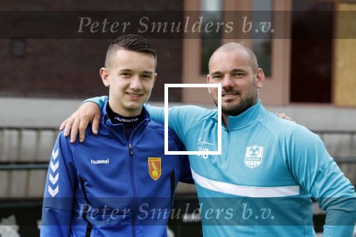 Utrecht 16 mei 2021
Eerste dag van de Sneijder Acadamy . De voetbalschool wordt geleid door Wesley Sneijder Rodney Sneijder  Tarik Divarci en Reduan Diba . Ze trainen op de velden van DHSC. Ook de zoon van Wesley Jessey traint mee.