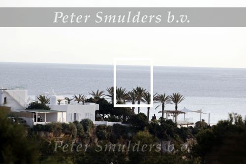 Ibiza 23 april 2021
Wesley Sneijder heeft in Jesus een huis te koop staan. Hij heeft er ook nog een prachtige villa samen met Yolanthe Cabau. Restaurant Xaxa staat te koop.