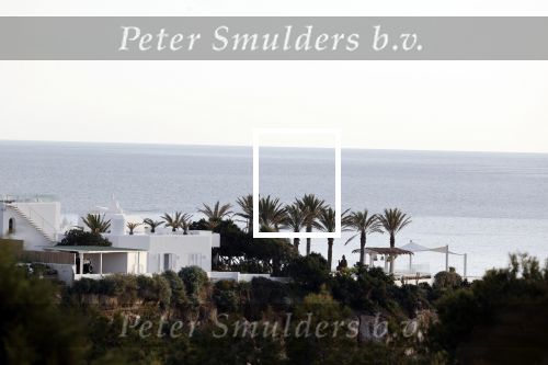 Ibiza 23 april 2021
Wesley Sneijder heeft in Jesus een huis te koop staan. Hij heeft er ook nog een prachtige villa samen met Yolanthe Cabau. Restaurant Xaxa staat te koop.