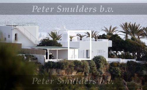Ibiza 23 april 2021
Wesley Sneijder heeft in Jesus een huis te koop staan. Hij heeft er ook nog een prachtige villa samen met Yolanthe Cabau. Restaurant Xaxa staat te koop.