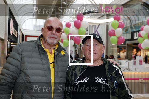 Amstelveen 27 mei 2021
Opening Yoyo tea bar van Rachel Hazes in winkelcentrum Amstelveen.
Andre Hazes zijn vriendinSarah v Soelen en haar ouders zijn ook aanwezig. Wilem v Boxtel en Joop Kruis