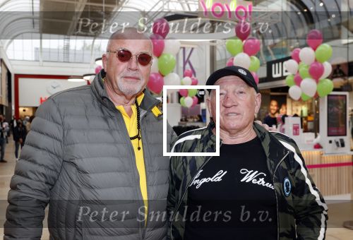 Amstelveen 27 mei 2021
Opening Yoyo tea bar van Rachel Hazes in winkelcentrum Amstelveen.
Andre Hazes zijn vriendinSarah v Soelen en haar ouders zijn ook aanwezig. Wilem v Boxtel en Joop Kruis