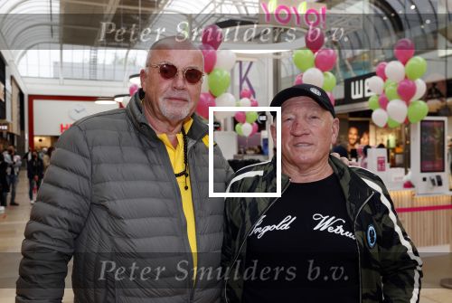 Amstelveen 27 mei 2021
Opening Yoyo tea bar van Rachel Hazes in winkelcentrum Amstelveen.
Andre Hazes zijn vriendinSarah v Soelen en haar ouders zijn ook aanwezig. Wilem v Boxtel en Joop Kruis