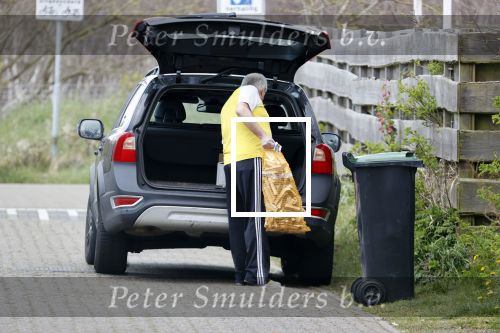 Bergen 19 april 2021
Youp v t Hek en zijn vrouw Debbie Petter wonen een groot gedeelte van het jaar in hun huis in Bergen