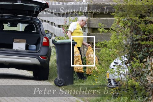 Bergen 19 april 2021
Youp v t Hek en zijn vrouw Debbie Petter wonen een groot gedeelte van het jaar in hun huis in Bergen