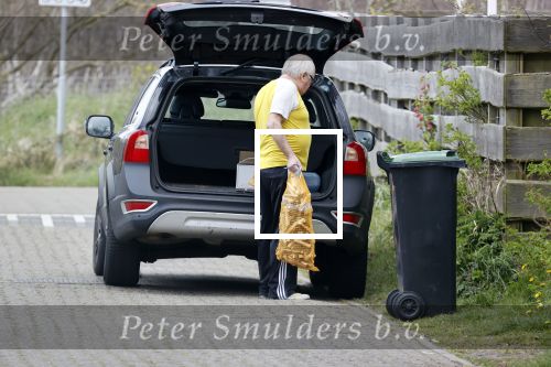 Bergen 19 april 2021
Youp v t Hek en zijn vrouw Debbie Petter wonen een groot gedeelte van het jaar in hun huis in Bergen