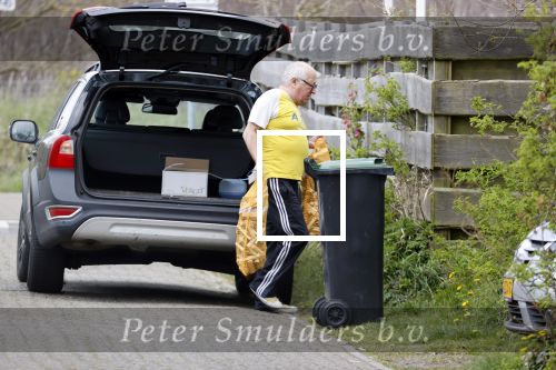 Bergen 19 april 2021
Youp v t Hek en zijn vrouw Debbie Petter wonen een groot gedeelte van het jaar in hun huis in Bergen