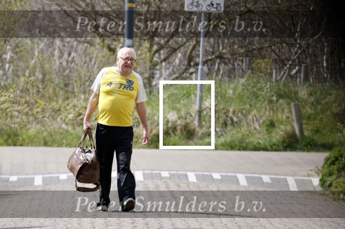 Bergen 19 april 2021
Youp v t Hek en zijn vrouw Debbie Petter wonen een groot gedeelte van het jaar in hun huis in Bergen