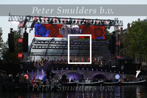 Amsterdam 5 mei 2022
5 mei concert op de amstel bij Carre met oa aanwezig Koning Willem Alexander en Koningin Maxima .