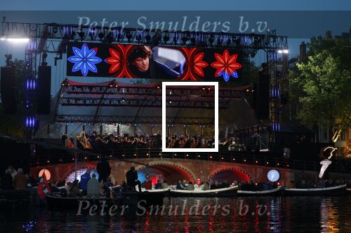 Amsterdam 5 mei 2022
5 mei concert op de amstel bij Carre met oa aanwezig Koning Willem Alexander en Koningin Maxima .