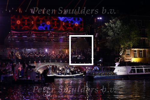 Amsterdam 5 mei 2022
5 mei concert op de amstel bij Carre met oa aanwezig Koning Willem Alexander en Koningin Maxima .