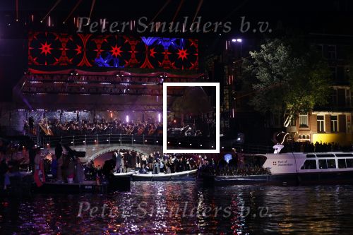 Amsterdam 5 mei 2022
5 mei concert op de amstel bij Carre met oa aanwezig Koning Willem Alexander en Koningin Maxima .