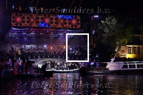 Amsterdam 5 mei 2022
5 mei concert op de amstel bij Carre met oa aanwezig Koning Willem Alexander en Koningin Maxima .
