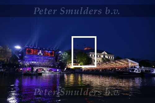 Amsterdam 5 mei 2022
5 mei concert op de amstel bij Carre met oa aanwezig Koning Willem Alexander en Koningin Maxima .