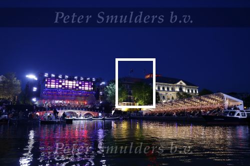 Amsterdam 5 mei 2022
5 mei concert op de amstel bij Carre met oa aanwezig Koning Willem Alexander en Koningin Maxima .