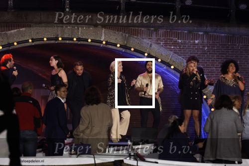 Amsterdam 5 mei 2022
5 mei concert op de amstel bij Carre met oa aanwezig Koning Willem Alexander en Koningin Maxima .
Freska Tania Kross Anita Meyer Merijn v Haren Ella v Doucke Wasim Arslan en Eric Corton