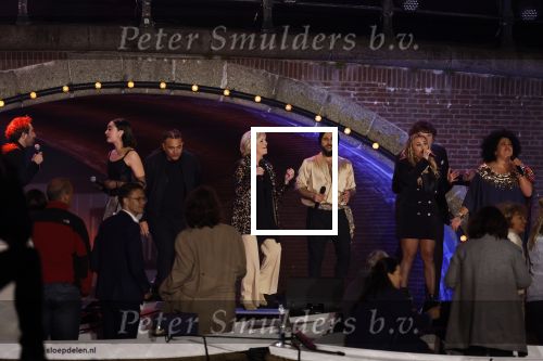 Amsterdam 5 mei 2022
5 mei concert op de amstel bij Carre met oa aanwezig Koning Willem Alexander en Koningin Maxima .
Freska Tania Kross Anita Meyer Merijn v Haren Ella v Doucke Wasim Arslan en Eric Corton