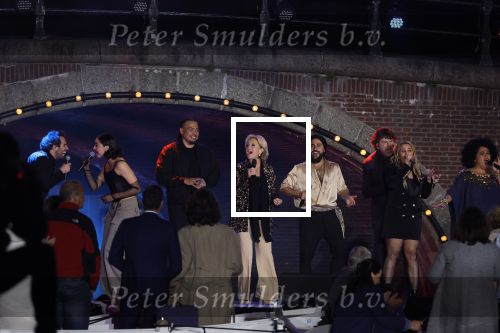 Amsterdam 5 mei 2022
5 mei concert op de amstel bij Carre met oa aanwezig Koning Willem Alexander en Koningin Maxima .
Freska Tania Kross Anita Meyer Merijn v Haren Ella v Doucke Wasim Arslan en Eric Corton