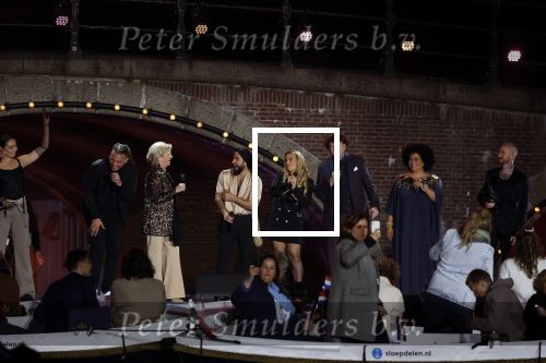 Amsterdam 5 mei 2022
5 mei concert op de amstel bij Carre met oa aanwezig Koning Willem Alexander en Koningin Maxima .
Freska Tania Kross Anita Meyer Merijn v Haren Ella v Doucke Wasim Arslan en Eric Corton
